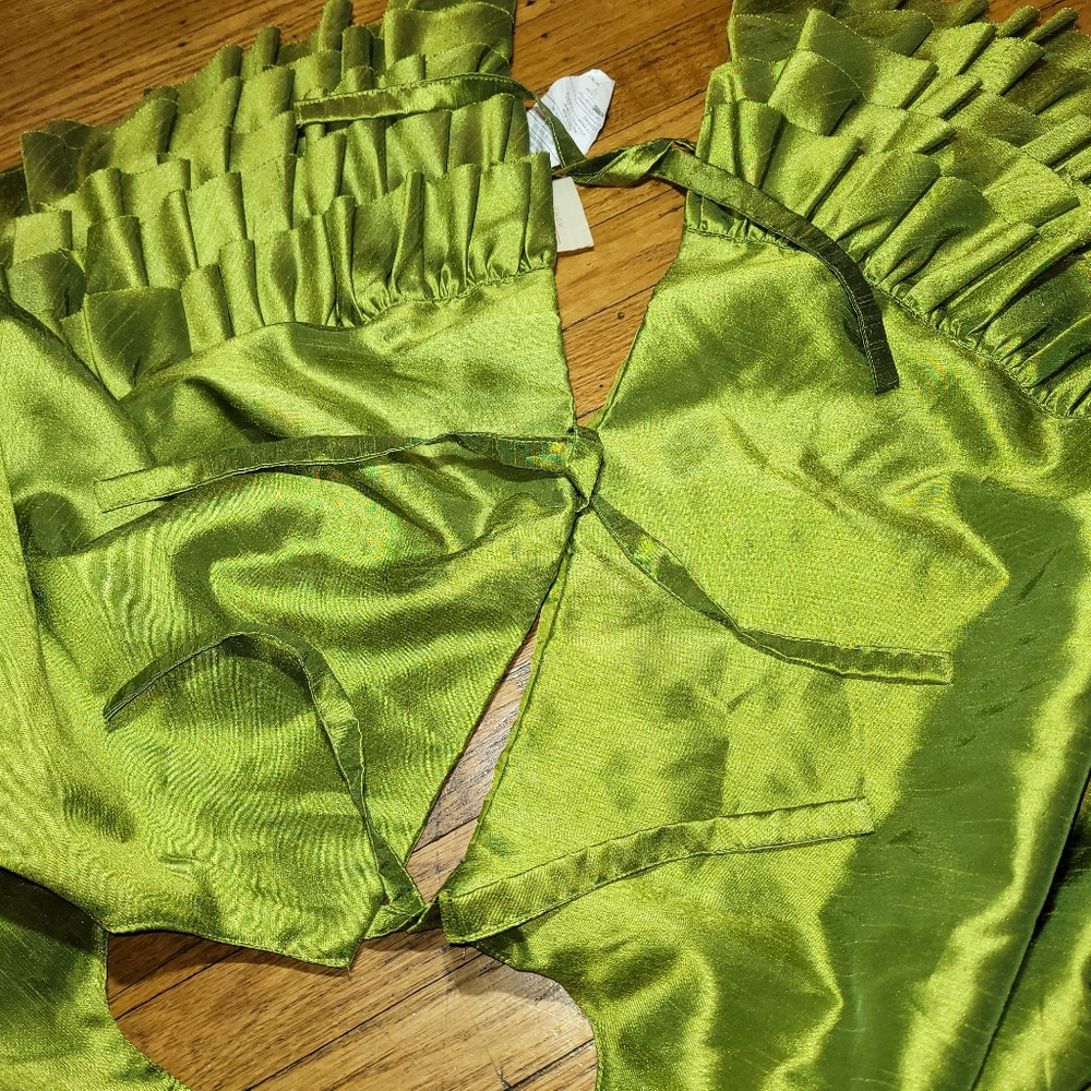 54" Ruffled Tree Skirt - Picture 7 of 7